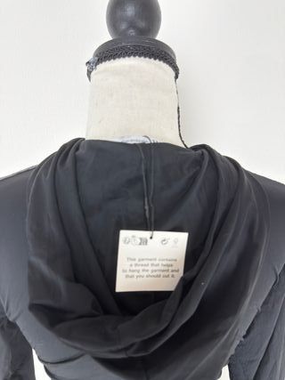 Abito Zara nero con cut out e cappuccio