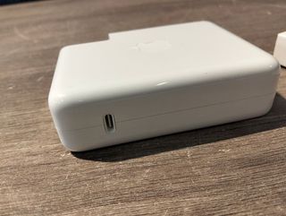 Adaptador Apple 140W USB-C