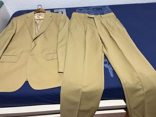 Traje color caqui Sastrería Cortefiel. Talla 42