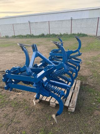 Cultivador  Gradas Semi chises 13 brazos