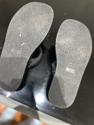 Sandalias negras con pedrería