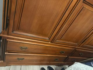 Armario rústico de madera maciza