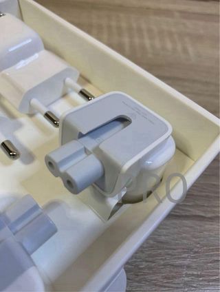 World Travel Adapter Kit Apple