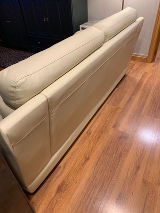 Sofá y sillón piel de búfala marfil