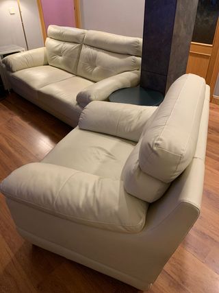 Sofá y sillón piel de búfala marfil