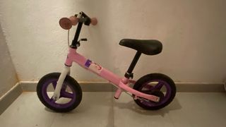 Bicicleta sin pedales rosa