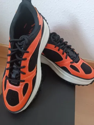 Zapatillas Converse Naranja y Negro