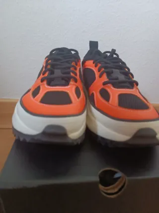 Zapatillas Converse Naranja y Negro