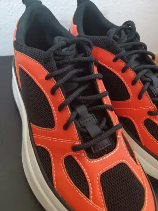 Zapatillas Converse Naranja y Negro