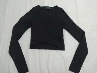 Lote Ropa Mujer: Shorts, top, jersey.