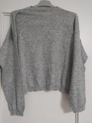 Lote Ropa Mujer: Shorts, top, jersey.