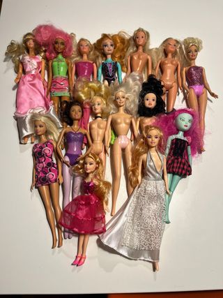 Lotto 15 bambole assortite