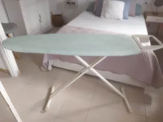 Tabla de planchar con funda sin usar