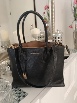 Borsa Michael Kors nera con tracolla
