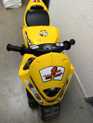 Moto niño modelo Injusta de gran tamaño