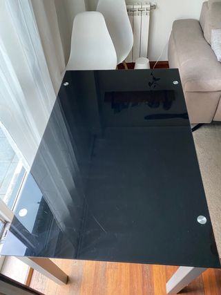 Mesa de cristal y metal negra