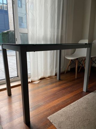 Mesa de cristal y metal negra