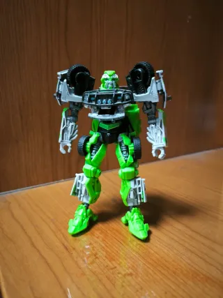 Transformers Studio Series 16 Ratchet