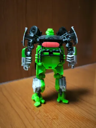 Transformers Studio Series 16 Ratchet