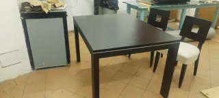 Mesa y sillas macizas wengue 90-130