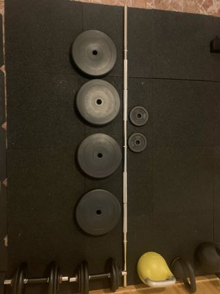 Barra larga y discos de pesas