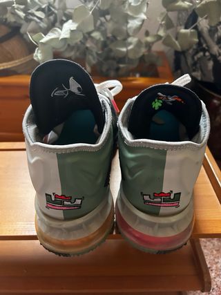 NIKE Lebron 18 Space Jam Bugs Vs Marvin