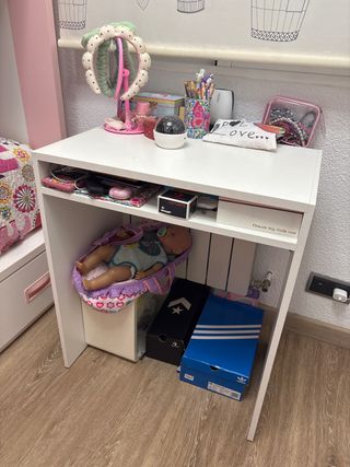 Escritorio infantil blanco de 65cm x 40cm
