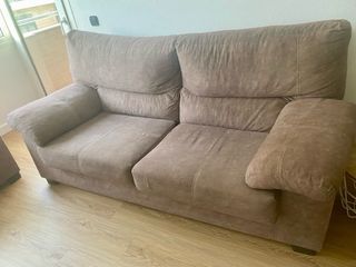 Sofá 5 plazas ante marrón comodo y abullinado