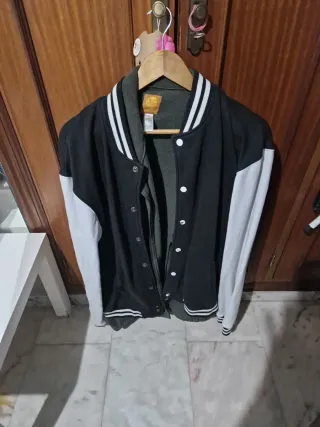 Chaqueta estilo universitario
