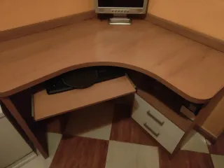 Mesa de ordenador rinconera
