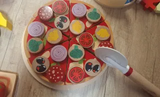 Juguetes de madera: tarta, pizza y frutas