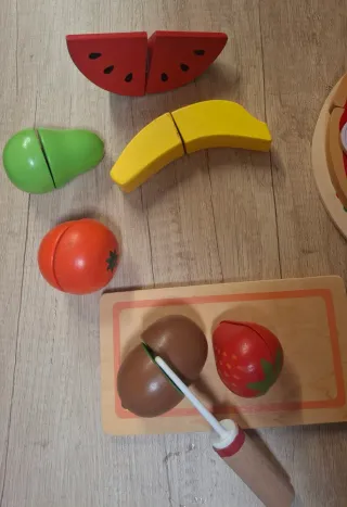 Juguetes de madera: tarta, pizza y frutas