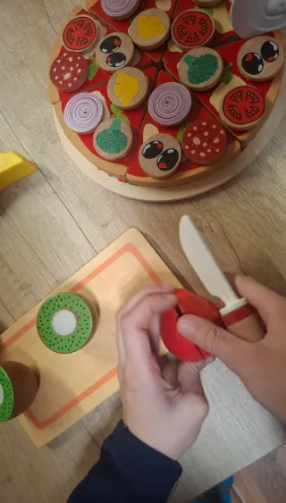 Juguetes de madera: tarta, pizza y frutas