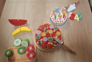 Juguetes de madera: tarta, pizza y frutas