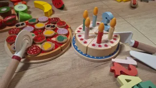 Juguetes de madera: tarta, pizza y frutas