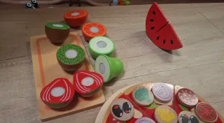 Juguetes de madera: tarta, pizza y frutas