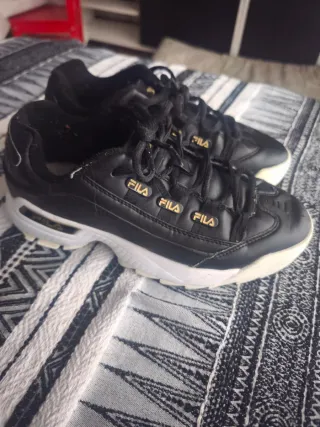 Zapatillas Fila Mujer Negras y Doradas