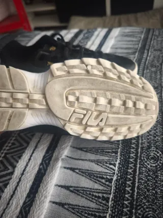 Zapatillas Fila Mujer Negras y Doradas