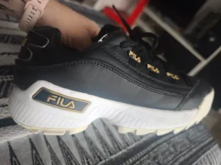 Zapatillas Fila Mujer Negras y Doradas