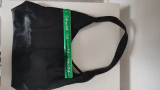 Bolso de hombro negro elegante