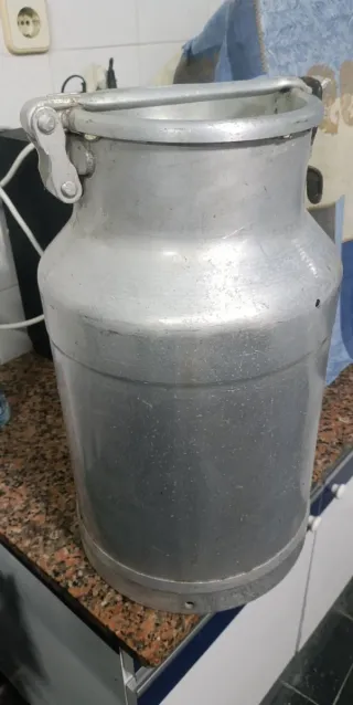 Lechera antigua Leyma