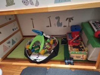 Cama infantil con barrera protectora