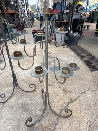 Candelabro de metal para velas