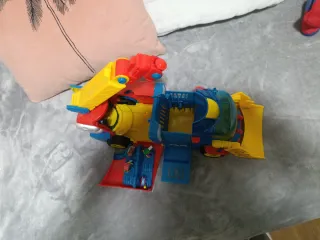 Superthings Camión de Muñecos.EGALO DIEZ MUÑECOS