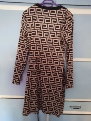 Vestido estampado con apertura