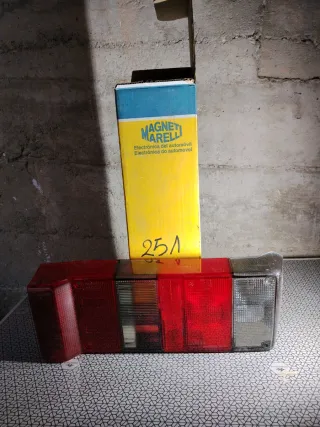 Tulipa Piloto Trasero izquierdo Lancia Y10