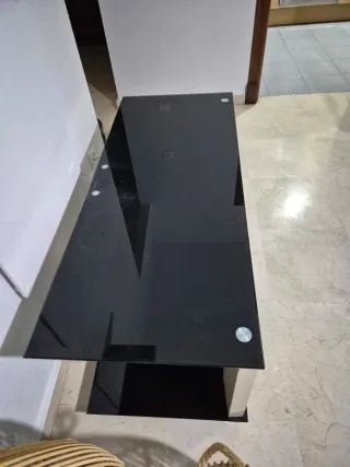 Mesa TV cristal negro y metal