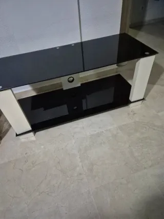 Mesa TV cristal negro y metal