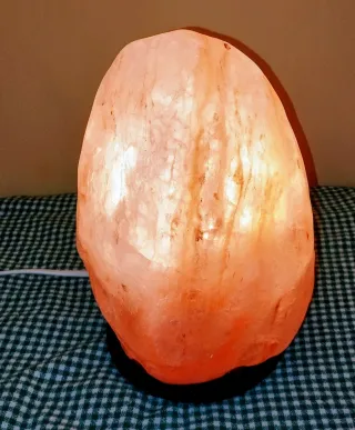 Set di due lampade di sale rosa dell'Himalaya.