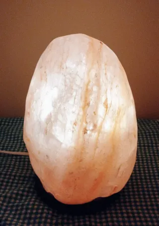 Set di due lampade di sale rosa dell'Himalaya.